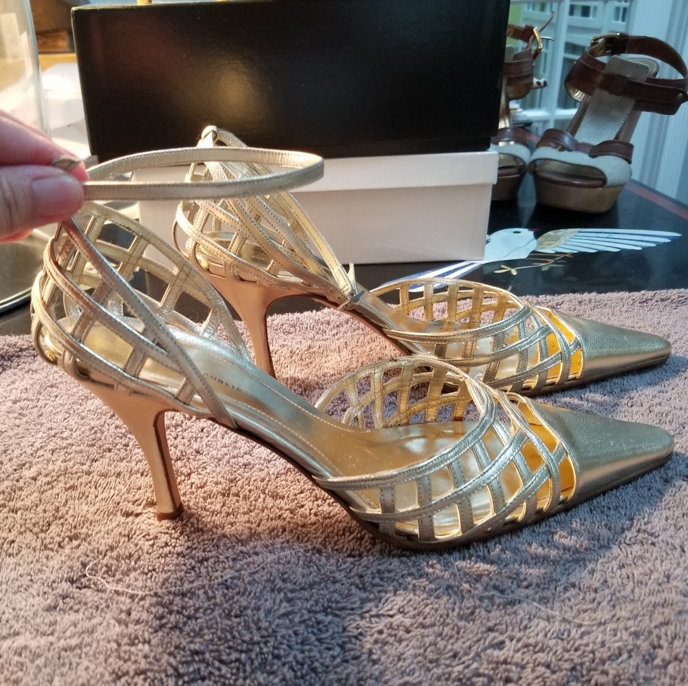 Fabulous gold BANANNA REPUBLIC HEELS sz 9 nwot